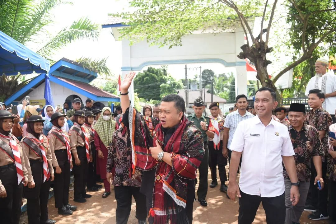 Hadiri Perpisahan Siswa SMPN 1 Batang Toru, Bupati Dolly Pasaribu : Nasehat Orang Tua Adalah Kunci Kesuksesan