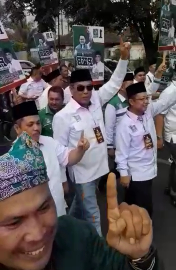 Diiringi Drum Band, Ketua DPW PKB Sumut Daftarkan 100 Bacaleg DPRD Sumut