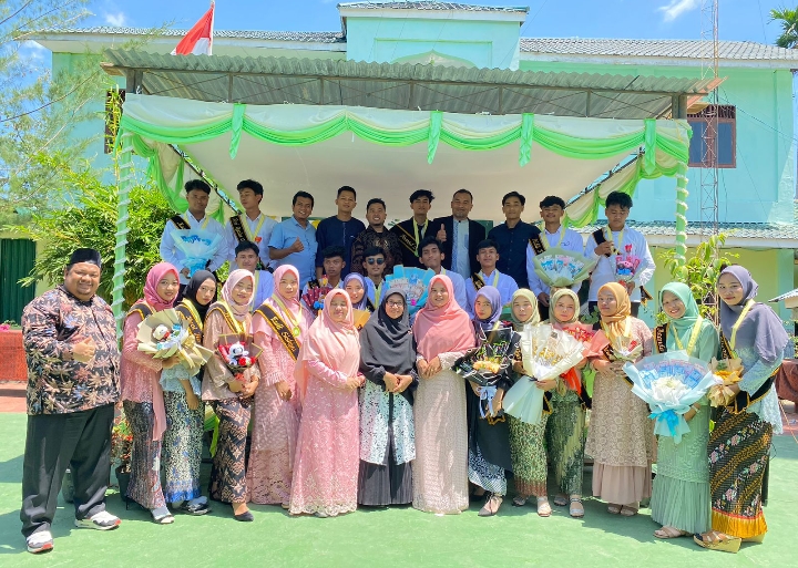130 Siswa Sekolah Bintang Rabbani DD Waspada Resmi Diwisuda