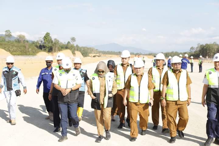 Tinjau Progres Bandara Bukit Malintang,Wabup Atika Azmi Nasution Pastikan Rampung Akhir Tahun 2023
