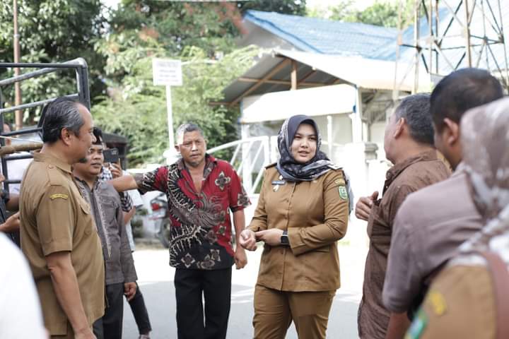 PMI Madina Serahkan Bantuan Sapi Qurban Kepada Desa Aek Baru Julu.
