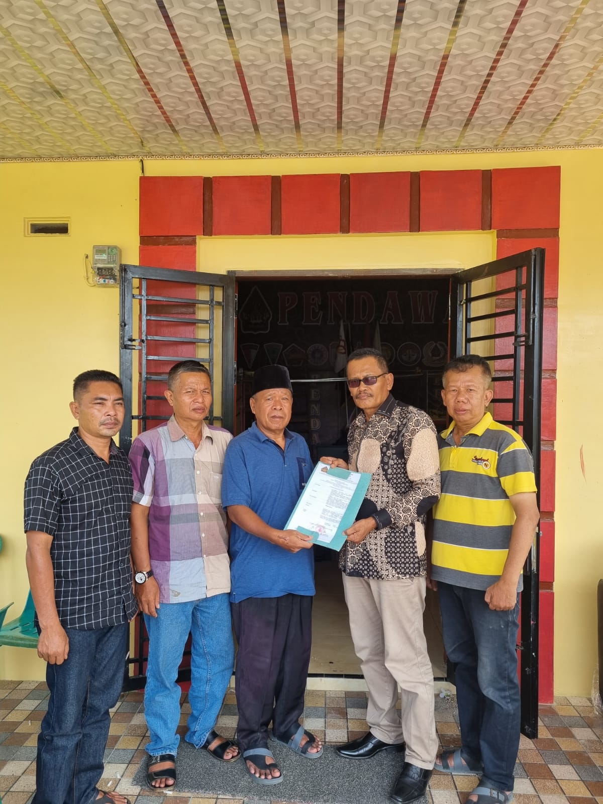 KETUM PB PENDAWA BERIKAN SK DPC PENDAWA KAB.MADINA