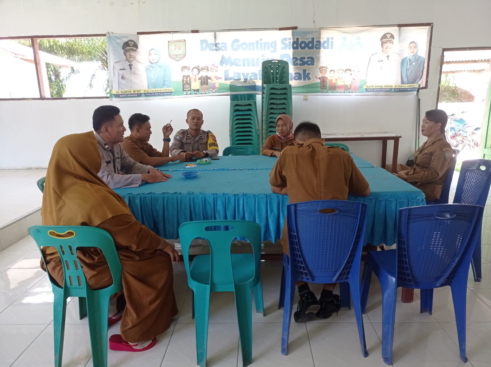 Polisi Dekat Dengan Masyarakat Melalui Jumat Curhat