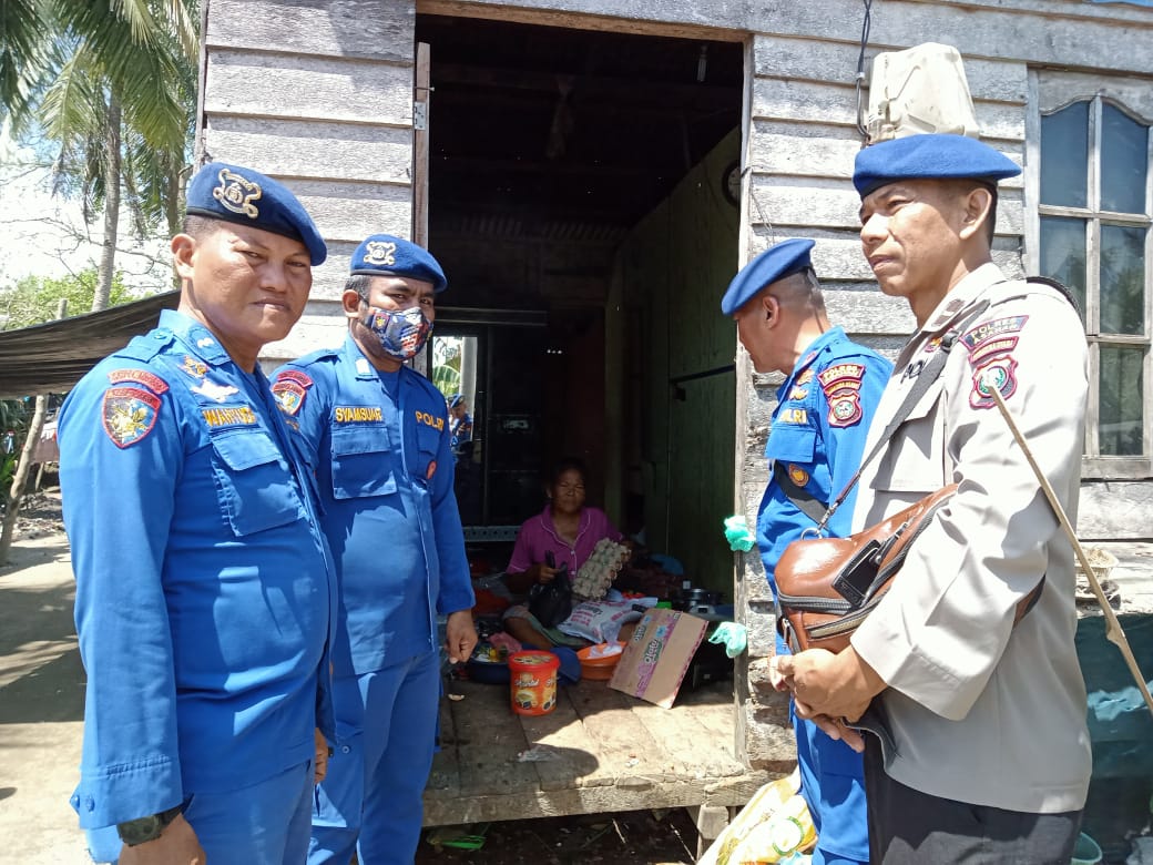 Satpolairud Polres Asahan Terus Bergerak Bantu Masyarakat Salurkan Bansos Kepada Warga