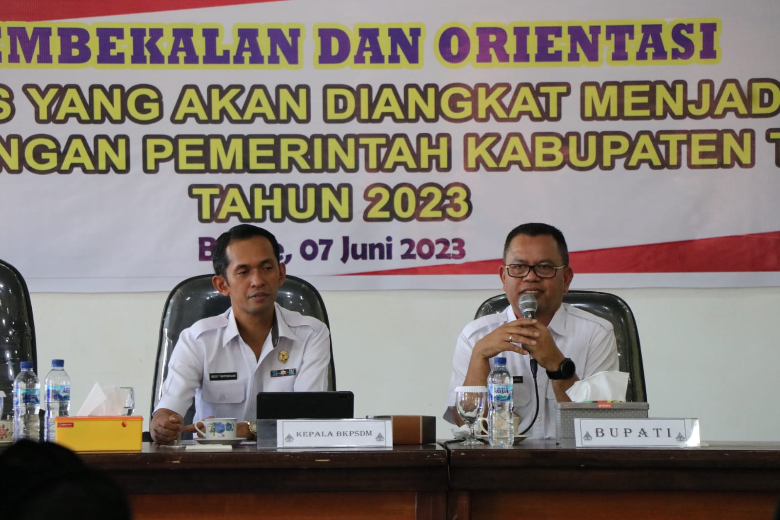 Bupati Toba Serahkan SK PNS di Lingkungan Pemkab Toba