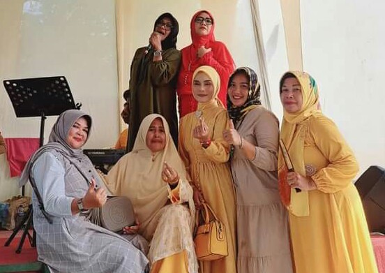 Aqiqah dan Tasyakuran Putri Ketiga Bendahara MMFC di Hadiri Tengku Mirna Wanita Berwajah Bulan