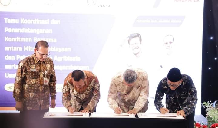 Wali Kota Solok H. Zul Elfian Umar, SH, M.Si, dan Menteri Pertanian (Mentan) RI menandatangani Komitmen bersama