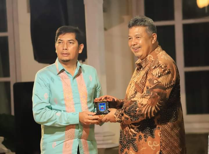 Wali Kota Solok, Zul Elfian Umar menghadiri Gala Dinner dan ramah-tamah pelepasan Walikota dan Wakil Wali Kota Sawahlunto