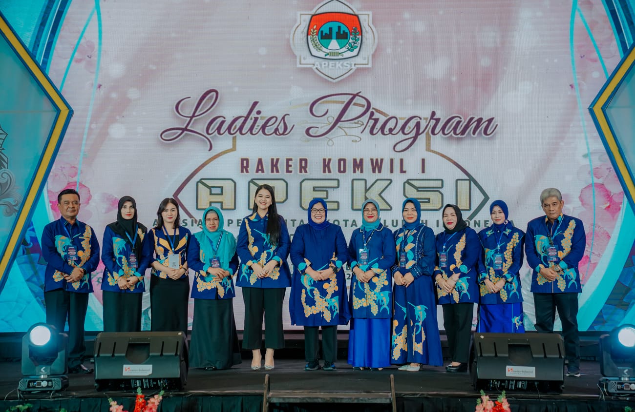 Ny Kahiyang Ayu Hadiri Ladies Program, Kunjungi Stand UMKM Dekranasda