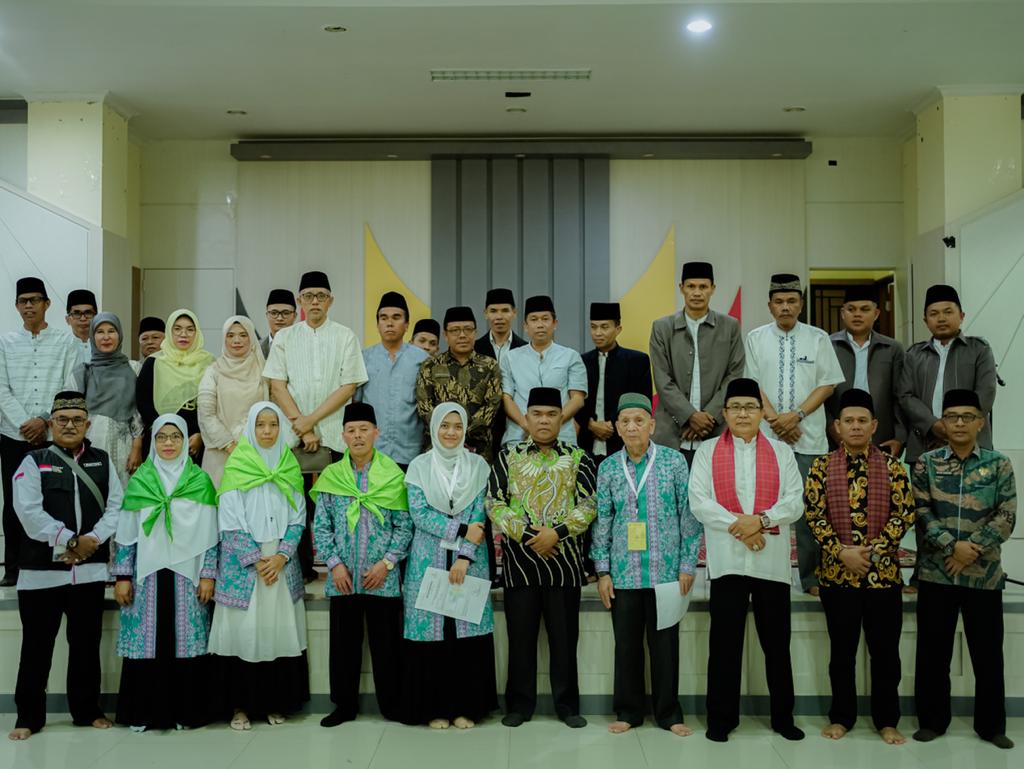 Bupati Solok Melepas keberangkatan Jamaâ€™ah Haji Kabupaten Solok Tahun 1444 H / 2023 MÂ 