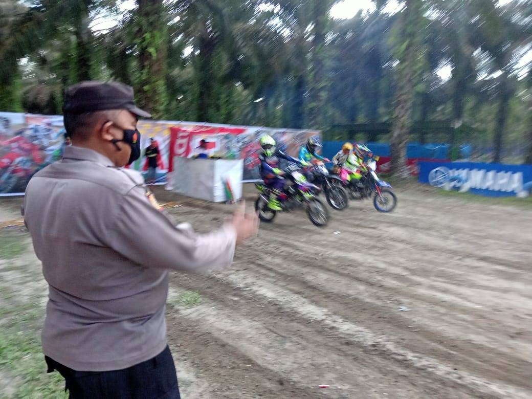 Kapolsek Beserta Personil Polsek Pulau Raja, Berikan Pengamanan Rawasari Supergrasstrack 2023