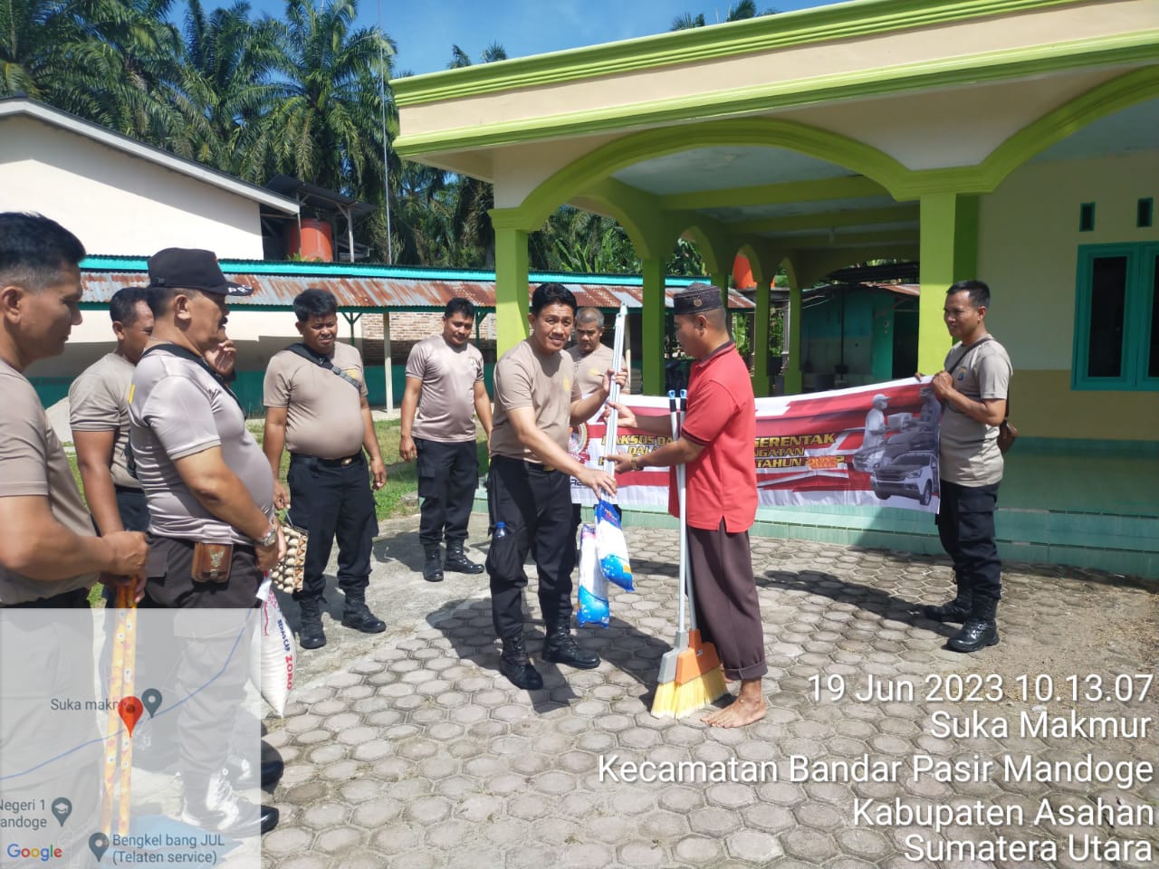 Jelang HUT Ke-77 Bhayangkara, Polsek Bandar Pasir Mandoge Baksos dan Salurkan Bantuan Sosial