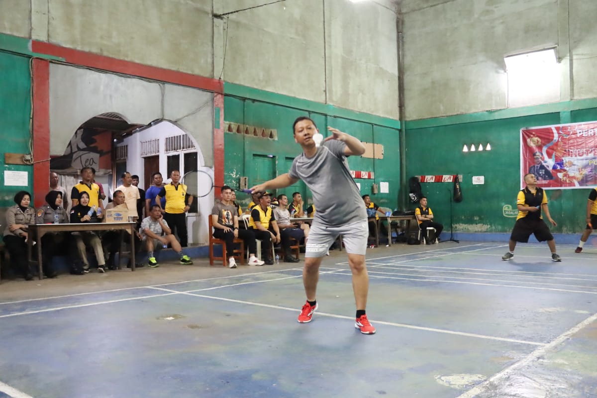 Sambut Hut Bhayangkara ke-77 Polres Padangsidimpuan gelar pertandingan Badminton