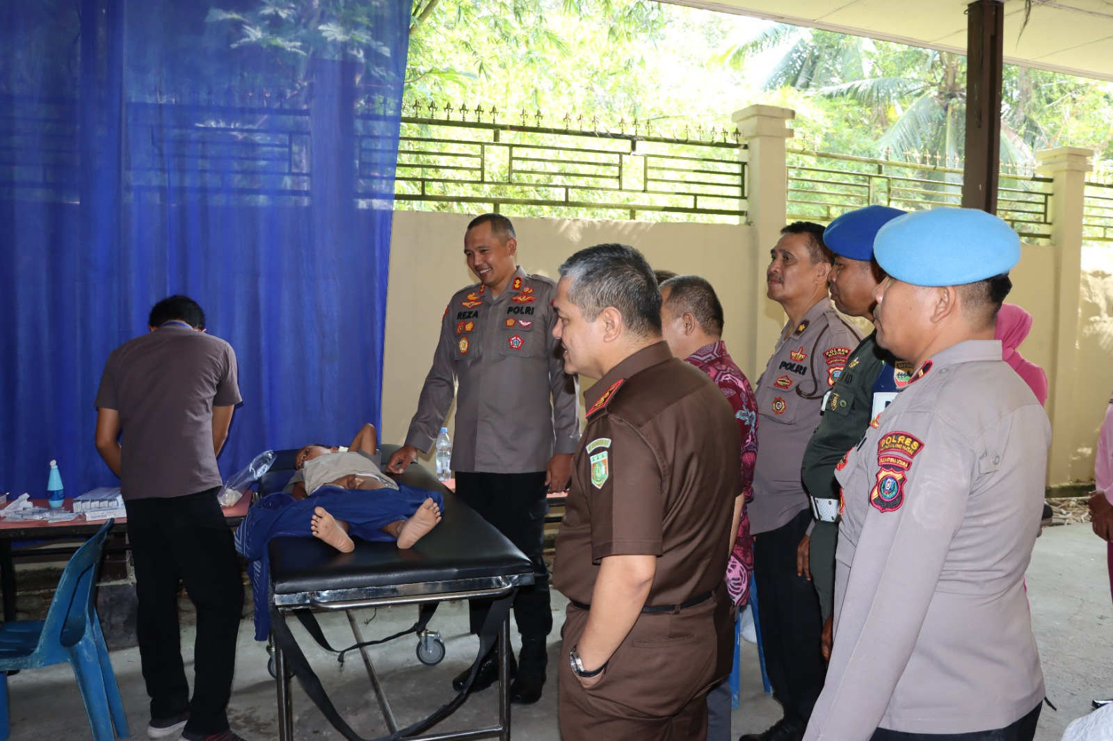 Sambut Hut Bhayangkara ke 77 Polres Madina Laksanakan Bakti Kesehatan, AKBP Reza C.A.S Beri Semangat Peserta Sunat Massal