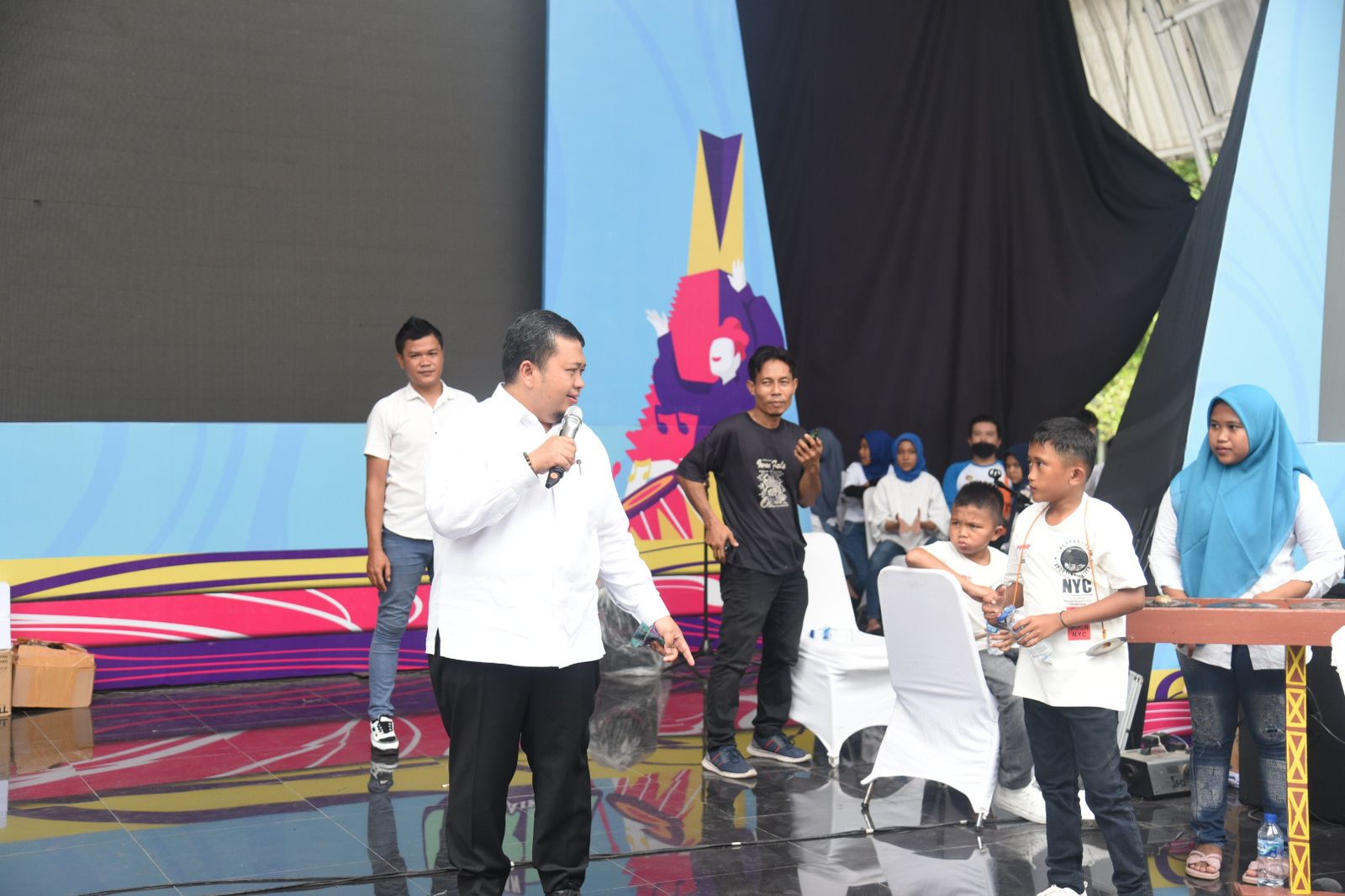 Bupati Dolly Pasaribu Semangati Anak-Anak Tapsel Yang Akan Tampil di Malam Pagelaran Kesenian dan Budaya