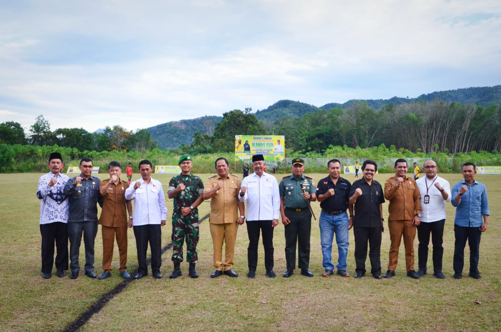 Hadiri Pembukaan Turnamen Sepakbola Ikanas Cup,. Walikota Irsan Support Turnamen Sepakbola Ikanas