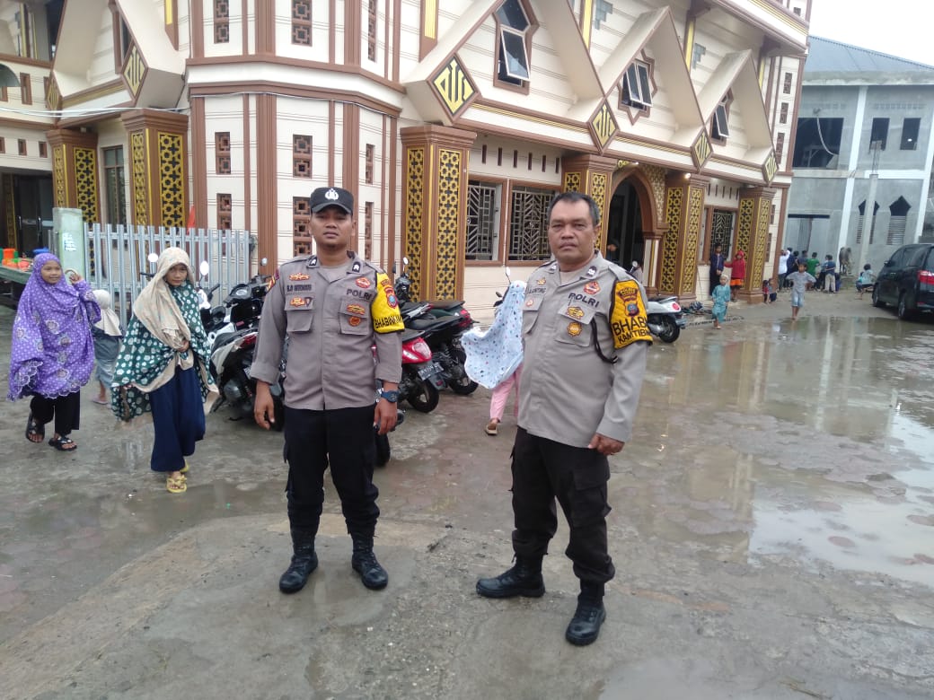 Personil Polsubsektor Tanjung Balai Lakukan Pengamanan Shalat Idul Adha