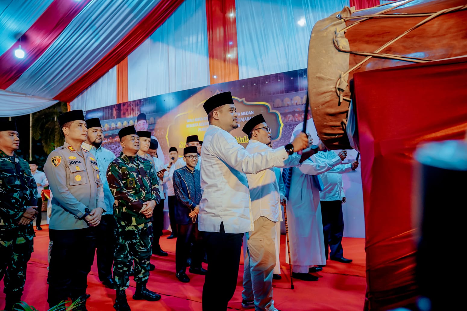 Bobby Nasution Tabuh Bedug Takbiran Iduladha Bersama Wakil Wali Kota, Forkopimda, dan Ulama