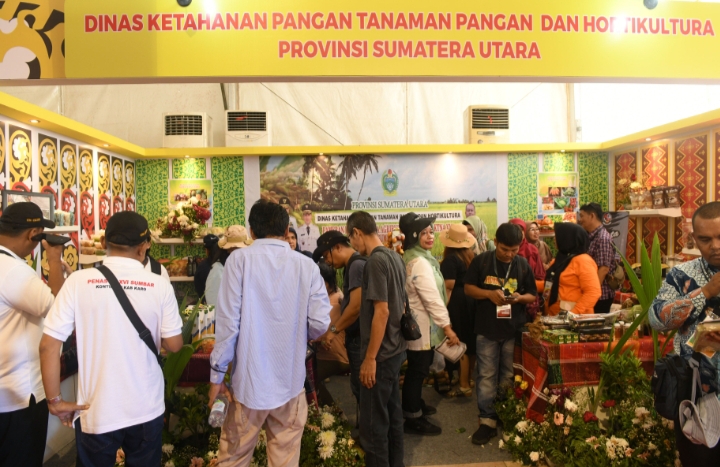 Pengunjung Penas XVI, Serbu Kopi Seduh  dan Hasil Budidaya Kurma dari Sumut