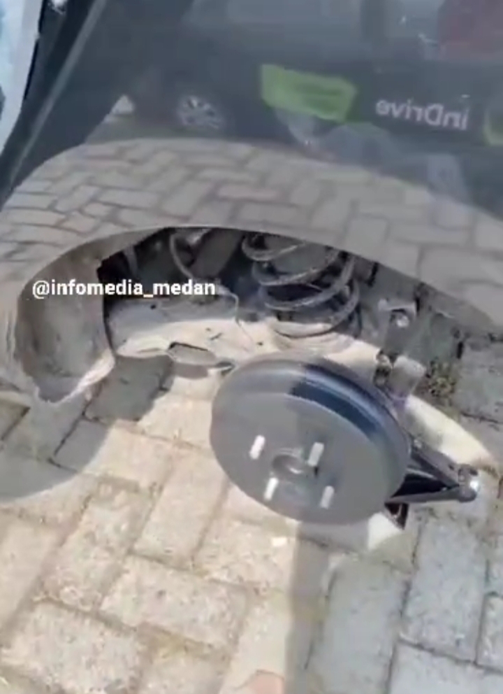 Sempat Viral, 3 Roda Mobil Digondol Maling di Gereja