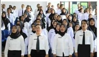 Bupati Erik Serahkan 642 SK PPPK Formasi Guru 2022