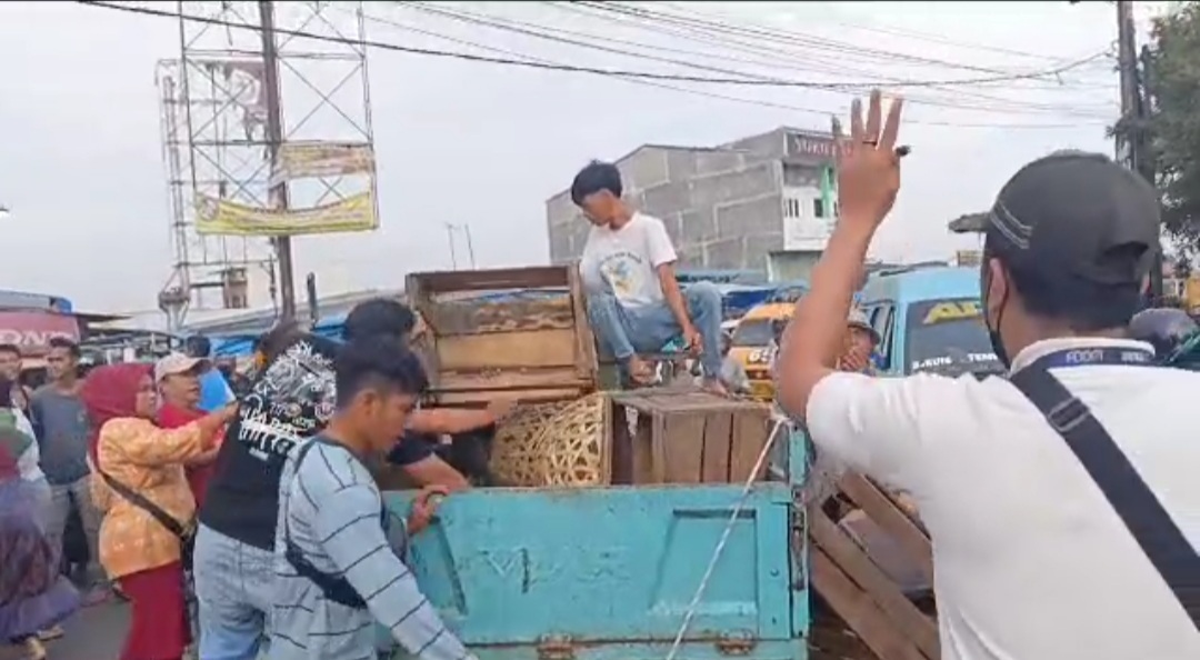 PKL Pajak Gambir Pasar VIII Diduga Rampas Barang Bukti Hasil Sitaan Saat Penertiban