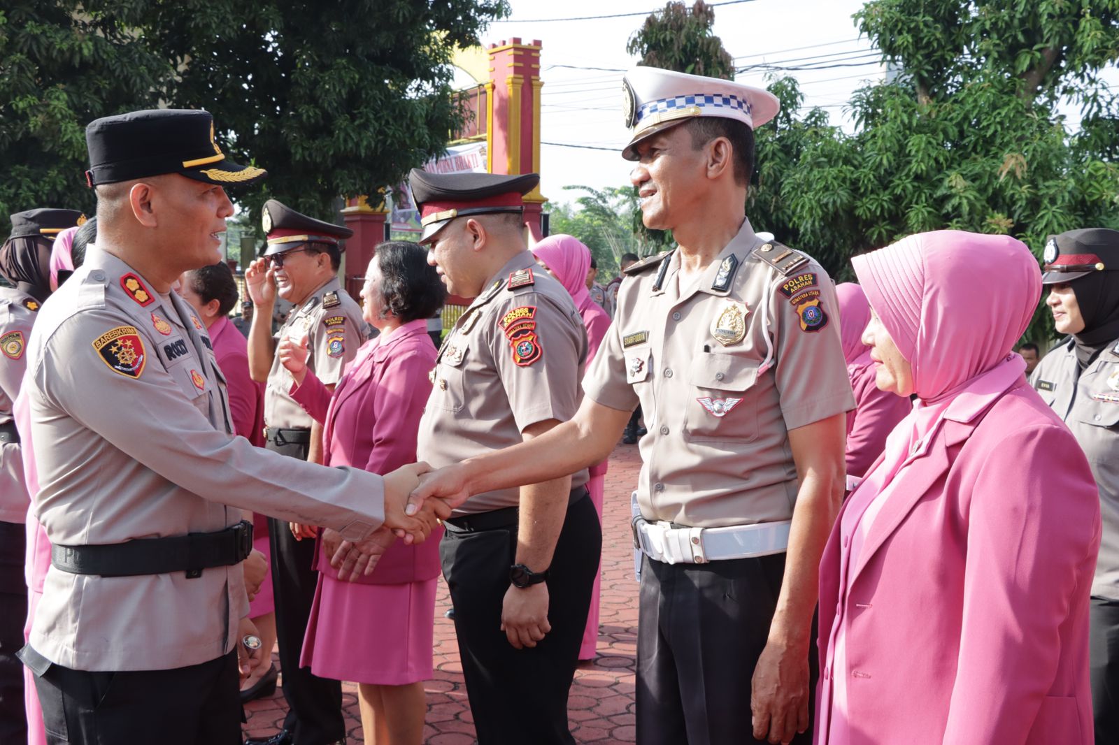 Kapolres Asahan Bersama Ketua Bhayangkari Lepas Personil yang Purna Bhakti dan Syukuran Naik Pangkat