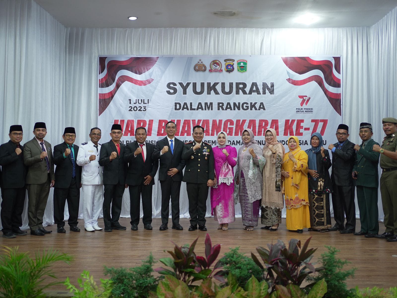 HUT Bhayangkara ke 77, Kapolres Solok AKBP Apri Wibowo Bertindak sebagai Inspektur Upacara