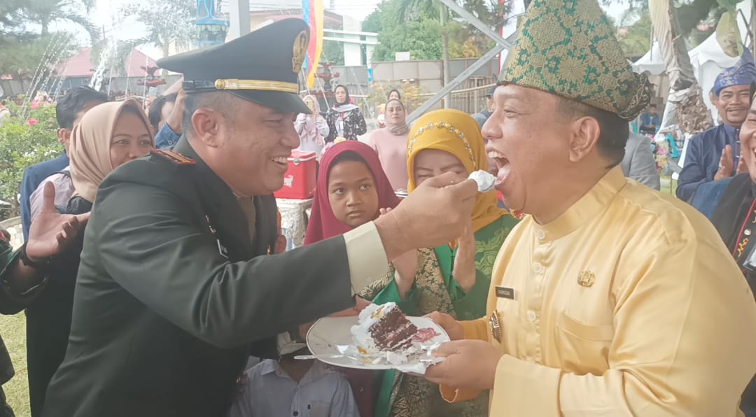 Perayaan Hari Jadi 106 Tahun,  Prajurit Dan Perwira TNI Sulangi Pj. Wali Kota T. Tinggi