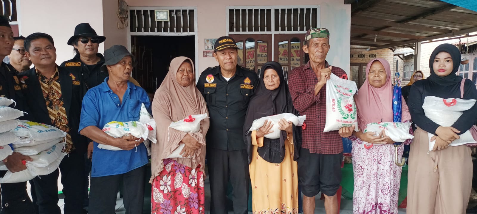 PENDAWA KEC.PAGAR MERBAU PEDULI KAUM DHUAFA