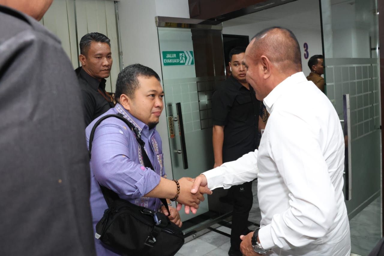 Hadiri RUPS-LB Bank Sumut, Bupati Tapsel Dolly Pasaribu Ucapkan Selamat Ke Babay Parid Wazdi