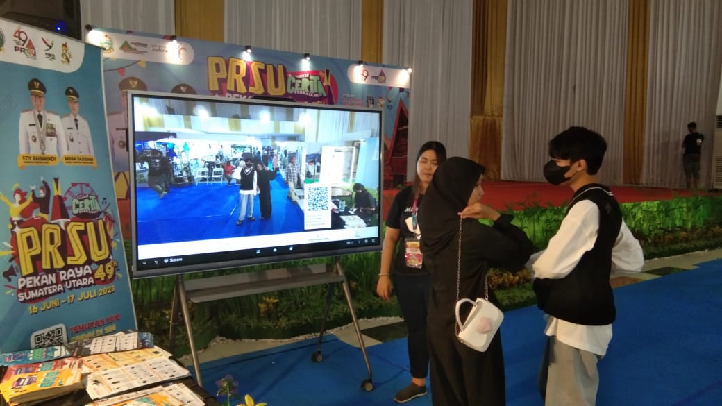 Monitor Cam di Stand Dinas Kominfo Sumut Pikat Pengunjung