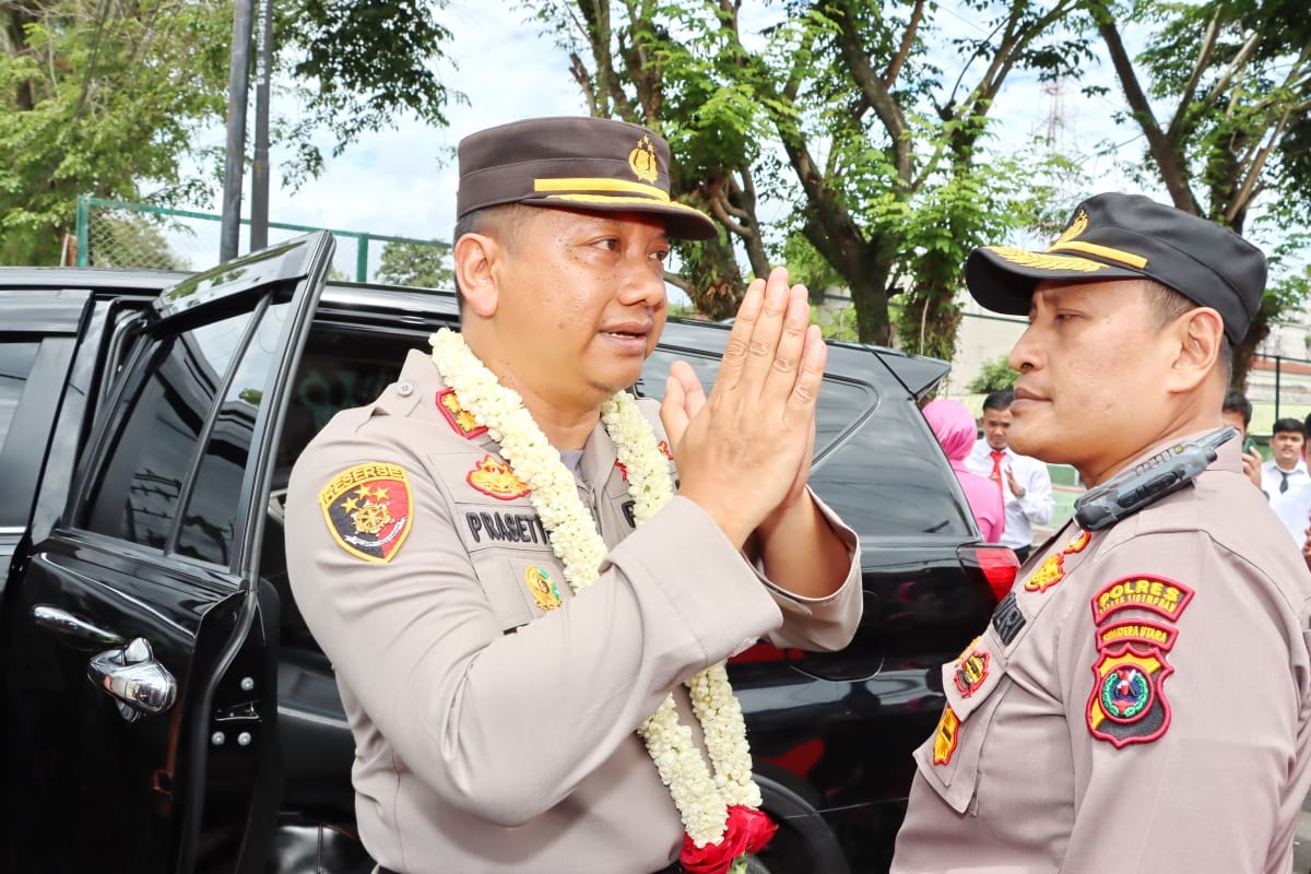 Air Mata AKBP Dwi Prasetyo Wibowo Tak Terbendung Saat Prosesi Pisah Sambut di Mapolres Padangsidimpuan