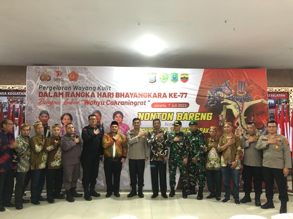 Ketua DPRD Tapsel Abdul Basith Hadiri Nonton Bareng Pagelaran Wayang Kulit di Mapolres Tapsel Dalam Rangka HUT Ke 77 Bhayangkara