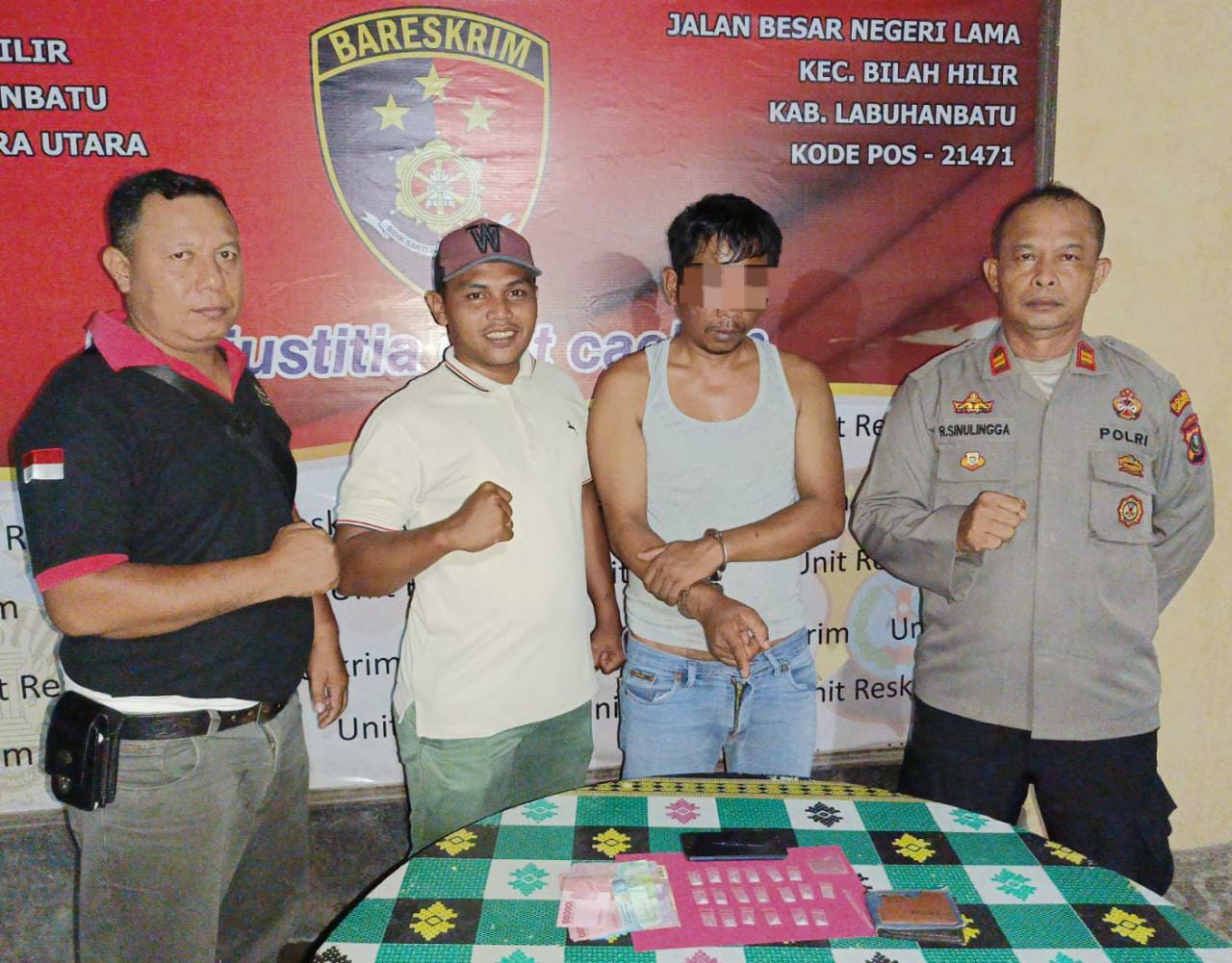 Nekat Edarkan Sabu di Siang Hari, Itam Diboyong Polisi ini Barbutnya