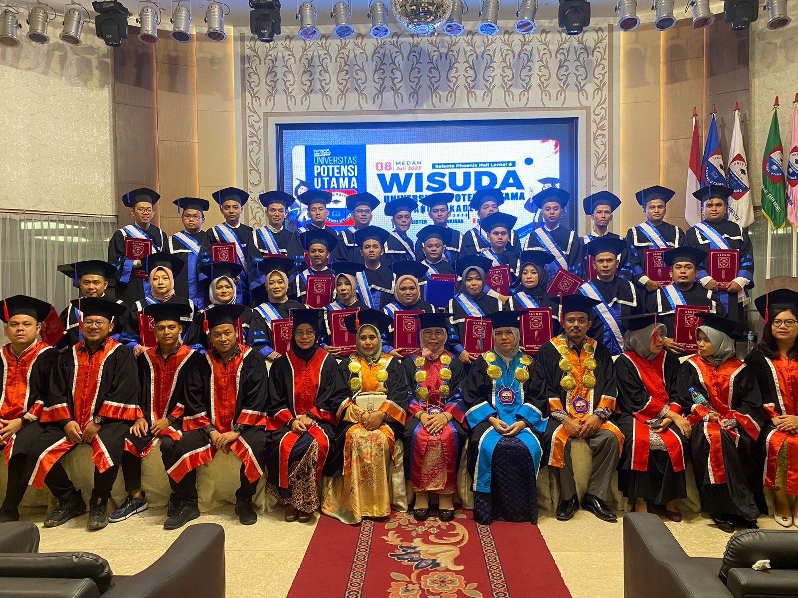 S2 Ilmu Komputer Angkatan ke-3 Universitas Potensi Utama Wisuda Tepat Waktu