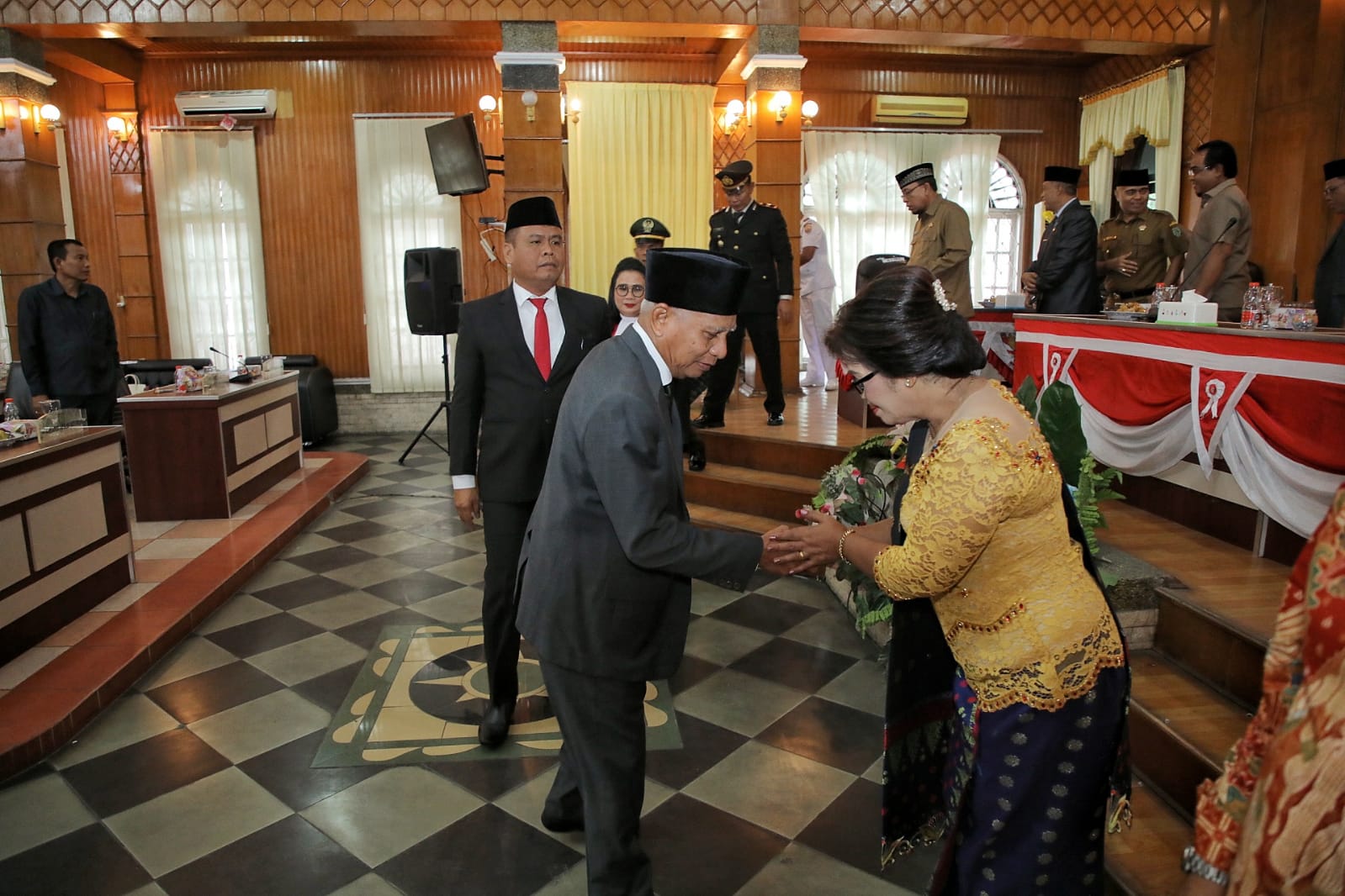 Bupati Asahan Ikuti Pengambilan Sumpah/Janji PAW Anggota DPRD Asahan Sisa Masa Jabatan 2019-2024