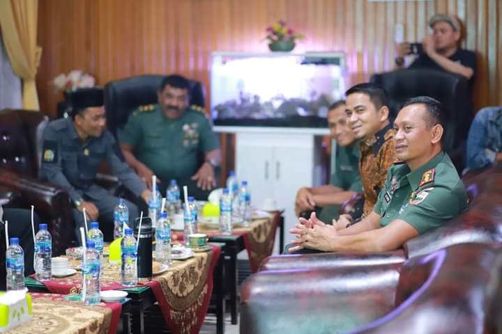 Wakil Walikota Dr.H.Ramadhani Kirana Putra bersama Forkopimda secara Live hadiri pemberian Apresiasi Kasad Award Kepada media