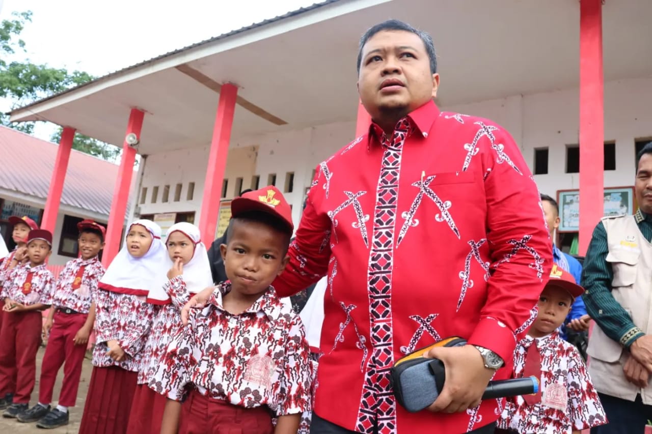Bupati Dolly Pasaribu Kunjungi Anak-Anak Spesial di Angkola Muaratais Tapsel
