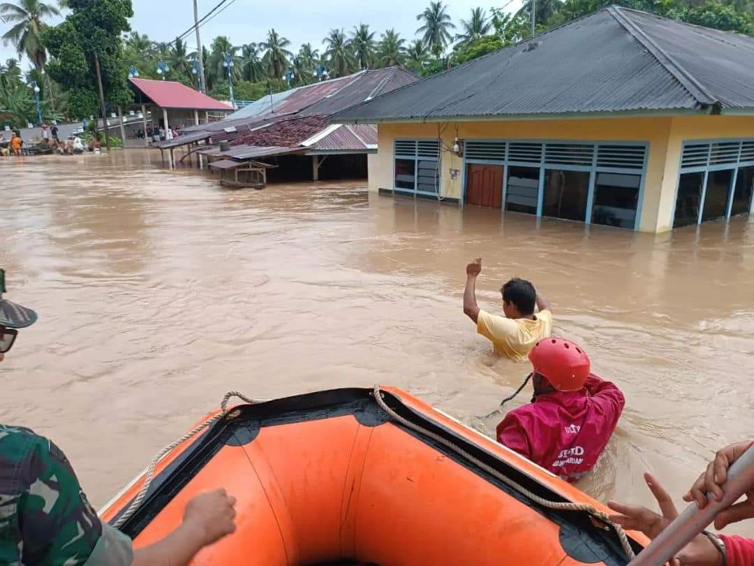 Curah Hujan Tinggi Akibatkan Sejumlah Wilayah di Sumbar Alami Banjir dan Longsor, Athari Minta Pemda dan BPBD Gerak Cepat