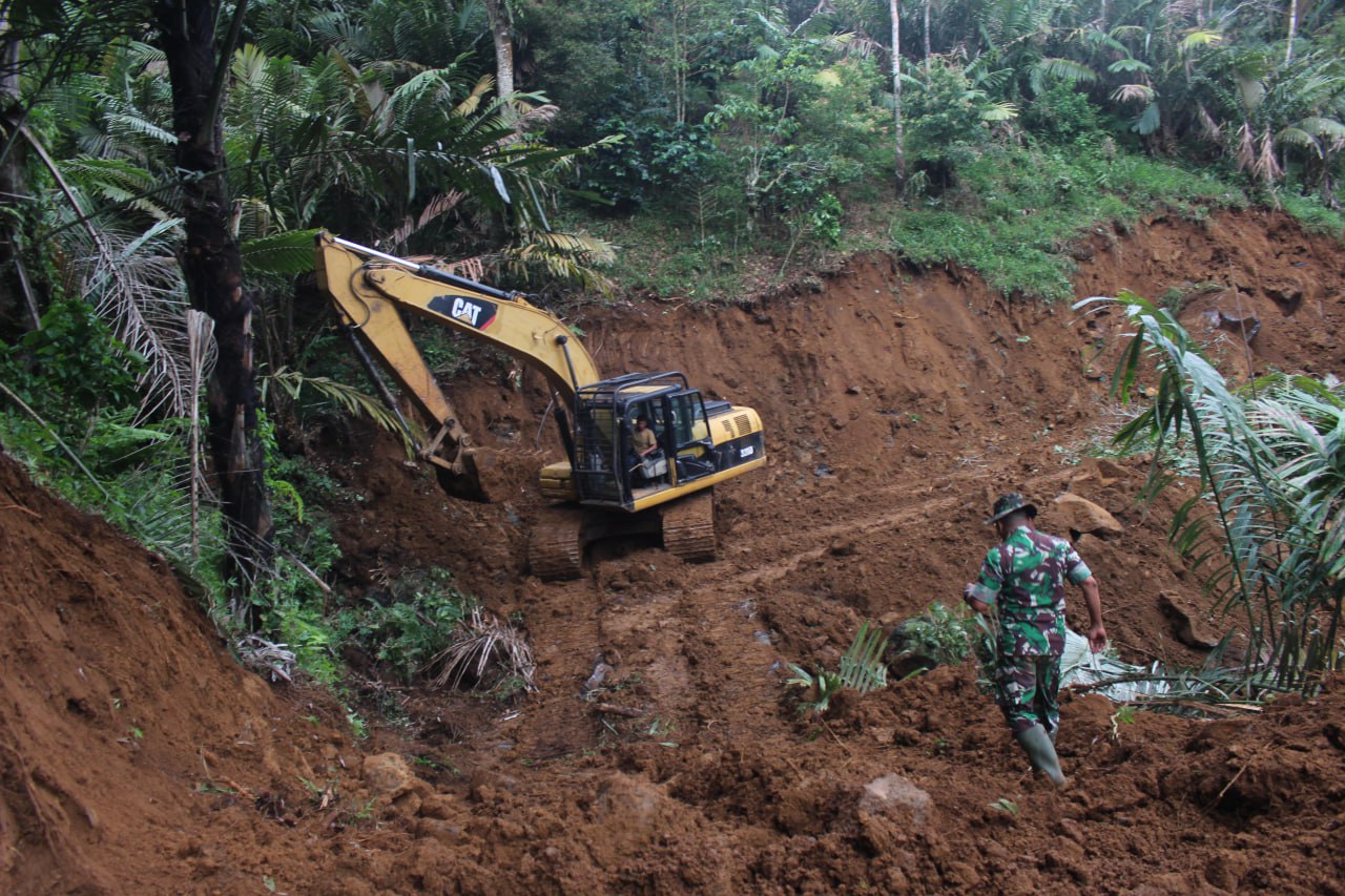 Hari ke-4, Dansatgas TMMD ke 117 wilayah Kodim 0212/TS Terjun Langsung, Sudah 48 Persen Jalan Terbangun
