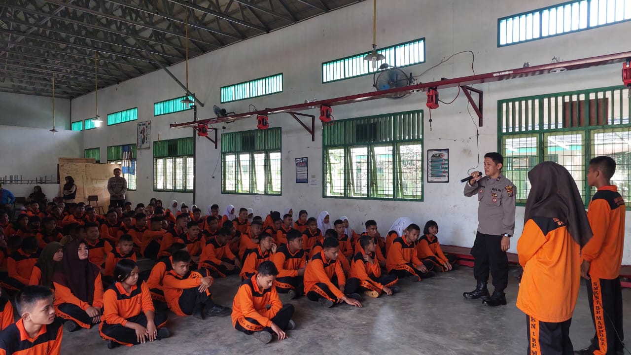 Personil Polsek Bandar Pasir Mandoge Pengenalan Kepada Siswa/Siswi Tentang MPLS