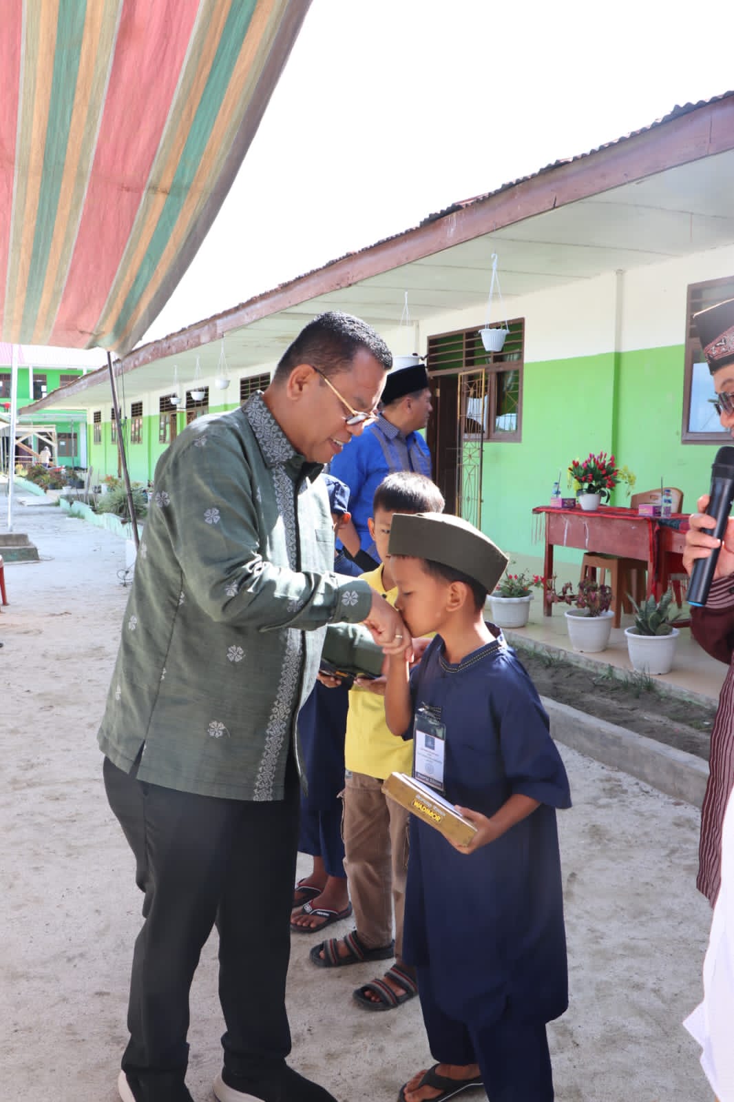 Ini Pesan Bupati Poltak Sitorus Kepada Anak-Anak Peserta Khitanan Massal