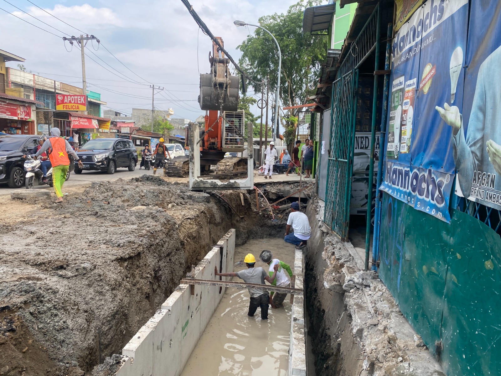 Dinas SDABMBK Kota Medan Pasang U-Ditch Sepanjang 931 Meter Untuk Atasi Genangan Air di Jalan Bahagia By Pass