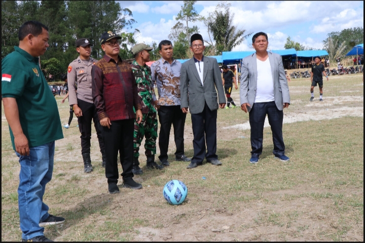Bupati Toba Janjikan Bonus Bagi Pencetak Gol Spektakuler