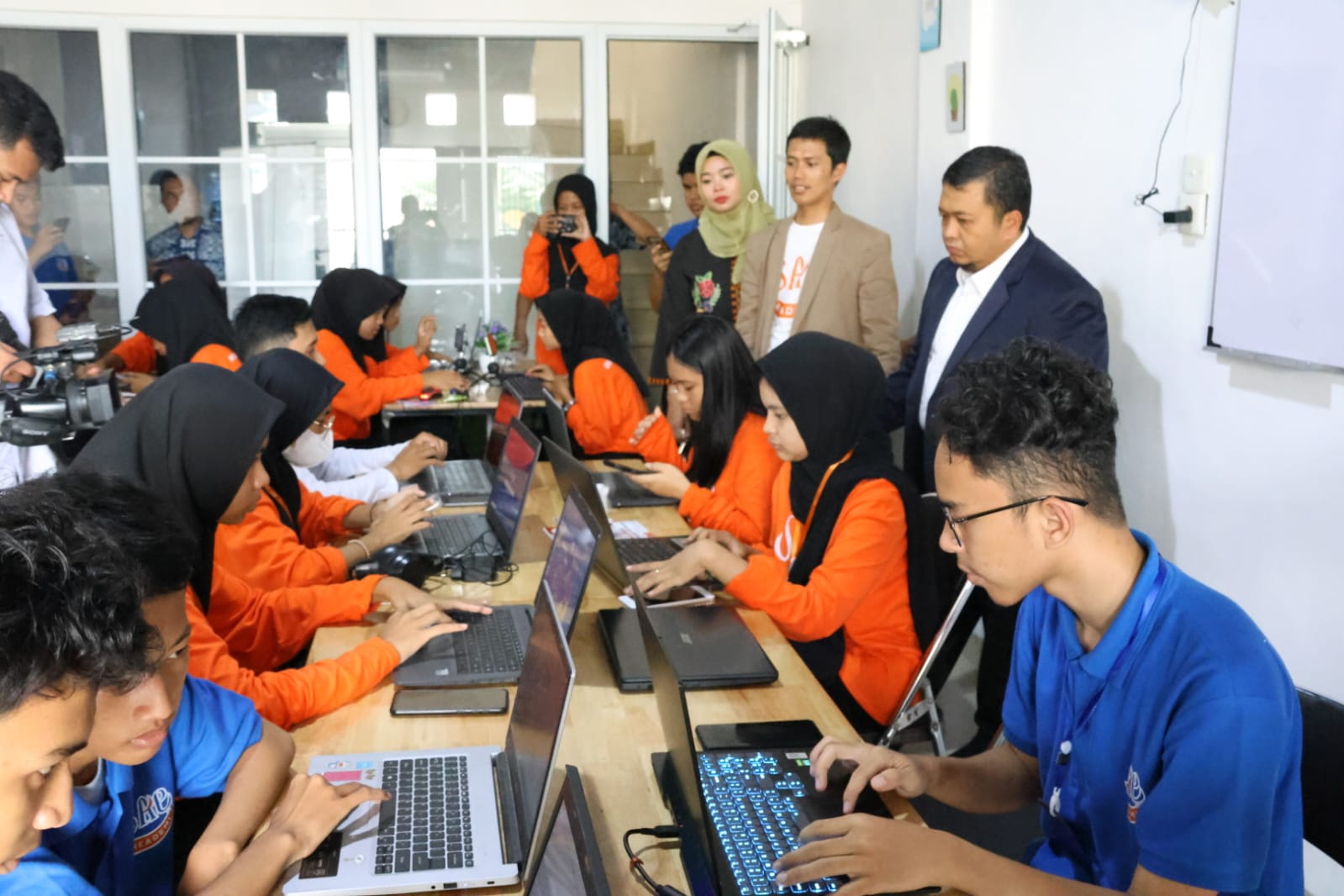 Bupati Dolly Pasaribu Sebut Akan Banyak Pemuda Tapsel Perkenalkan Produk Unggulan Melalui Digital Marketing