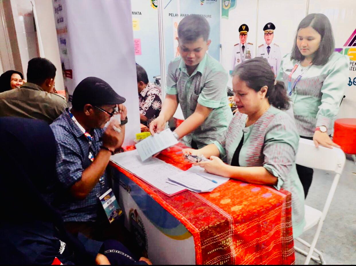 Pemeriksaan Mata Gratis Jelang Penutupan PRSU di Stand Dinkes Sumut Direspon Baik Pengunjung