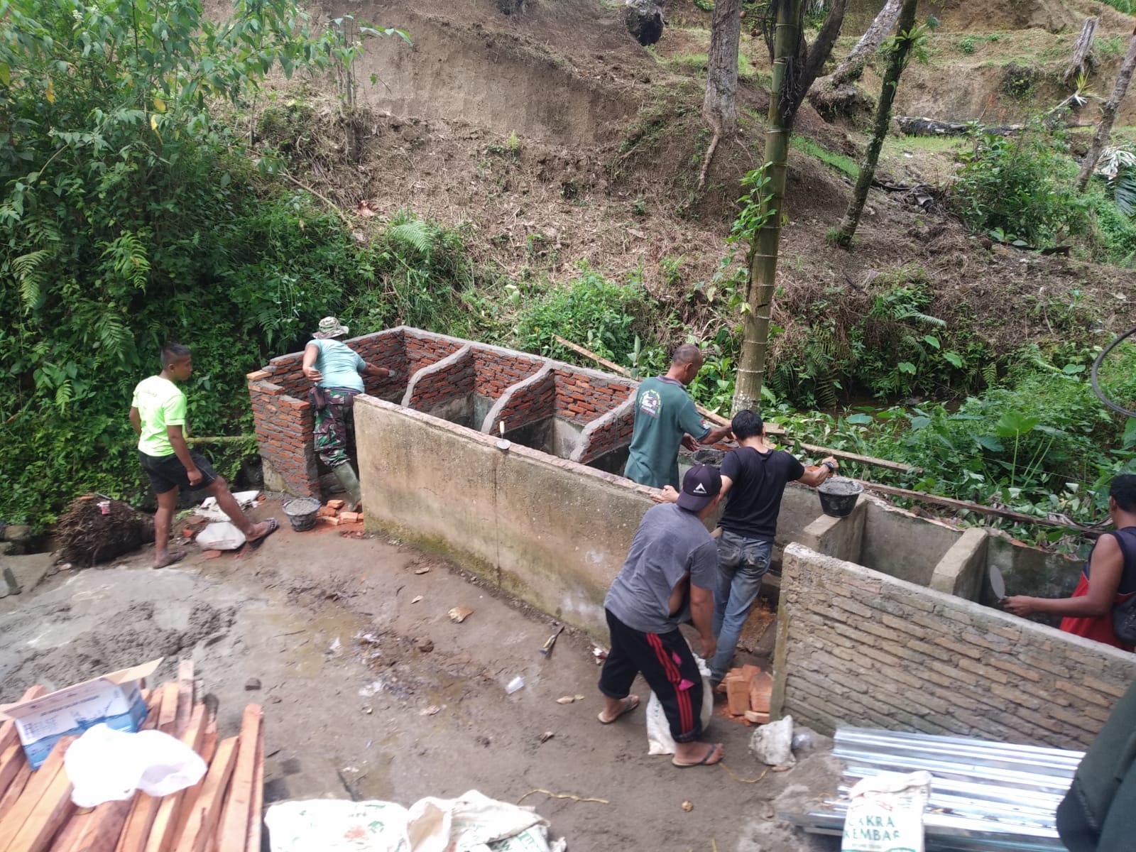 Tidak Dapat Dipungkiri, Masyarakat Antusias dan Gembira Terhadap Satgas TMMD ke 117 Kodim 0212/TS
