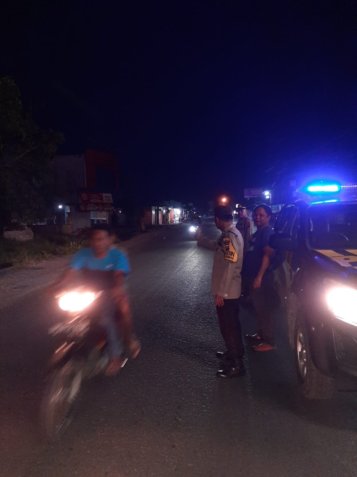 Jaga Situasi Yang Kondusif, Anggota Polsek Simpang Empat KRYD dan Patroli Blue light