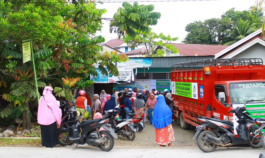 LPG Langka, Dinas Koperindag dan UMKM Kota Solok Gelar Operasi Pasar